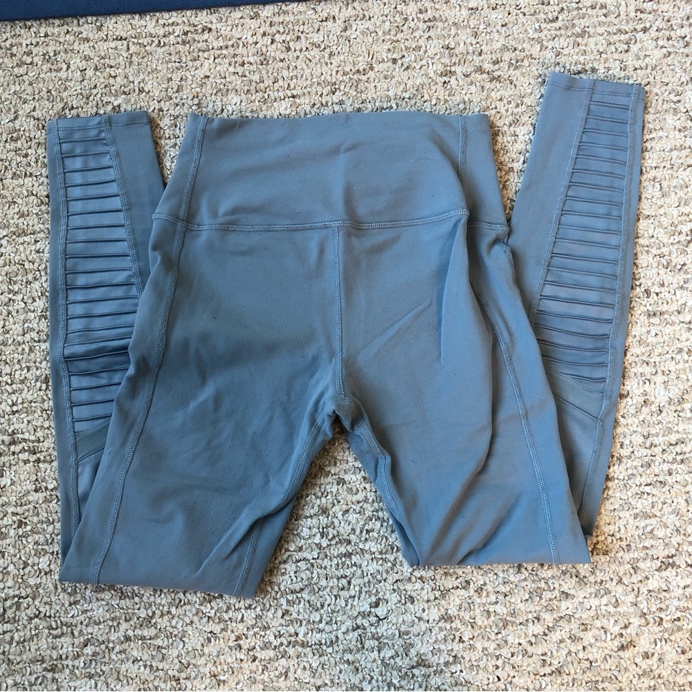 Alo Yoga Moto leggings